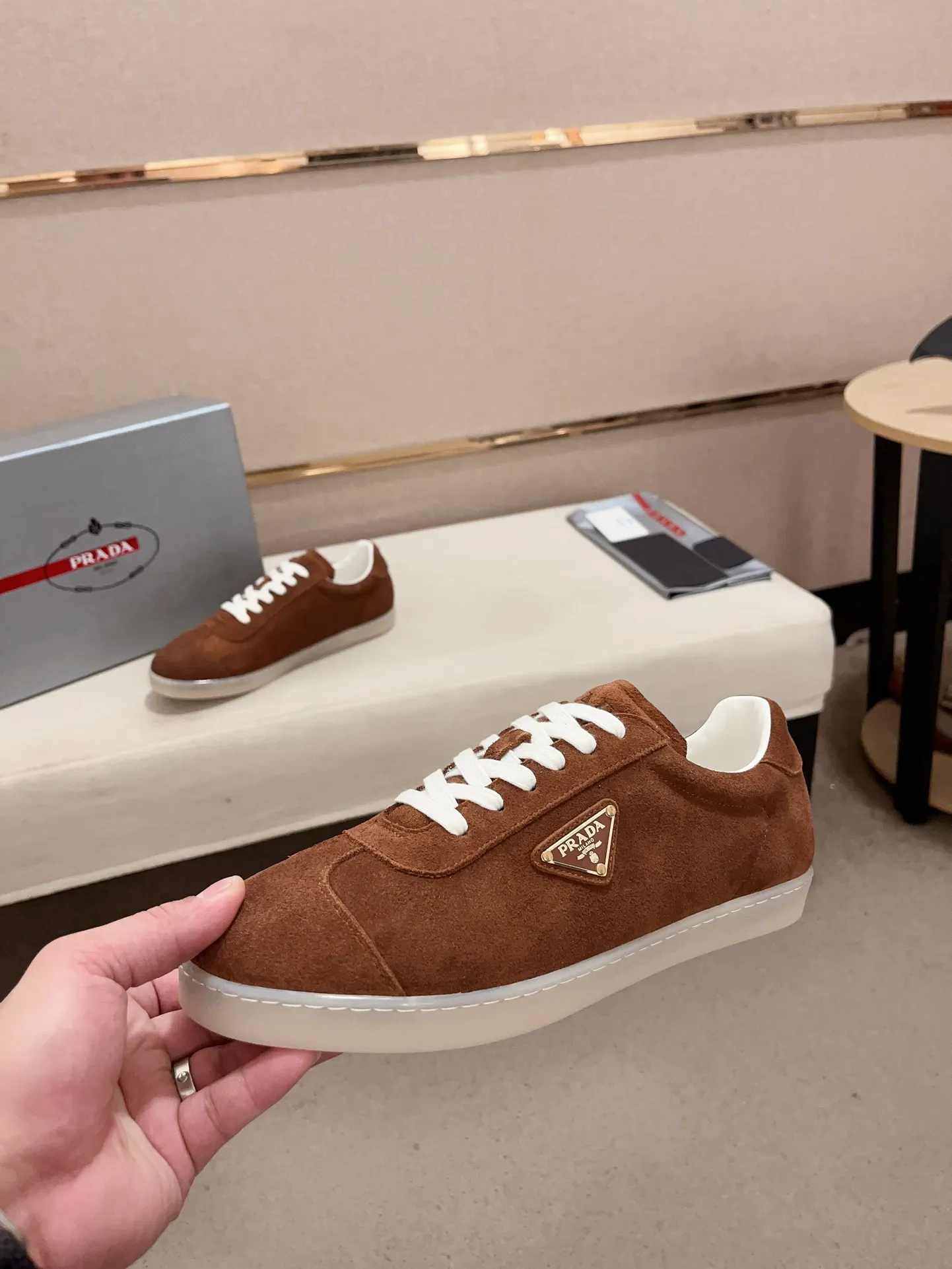 Men's Men's Shoes 💰 500💰 ✔️✔️✔️Higher version High-quality new PRADA (Prada) counters are launched simultaneously. The new men's shoes and 😘fabrics are made of high-tech glue-making technology. Lining: Full cowhide lining. 👍🏿 High-end ☄️ air-cushion molded anti-slip rubber outsole, exquisite lines, simple and elegant, comfortable and high-end for leisure travel. Code number: 38 to 44 (45 can be customized and cannot be returned or exchanged)
